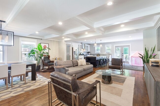 Building Photo - Gorgeous 4/3.5 w/ Bedroom on Main & Large,...