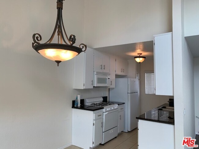 Building Photo - 4353 Coldwater Canyon Ave
