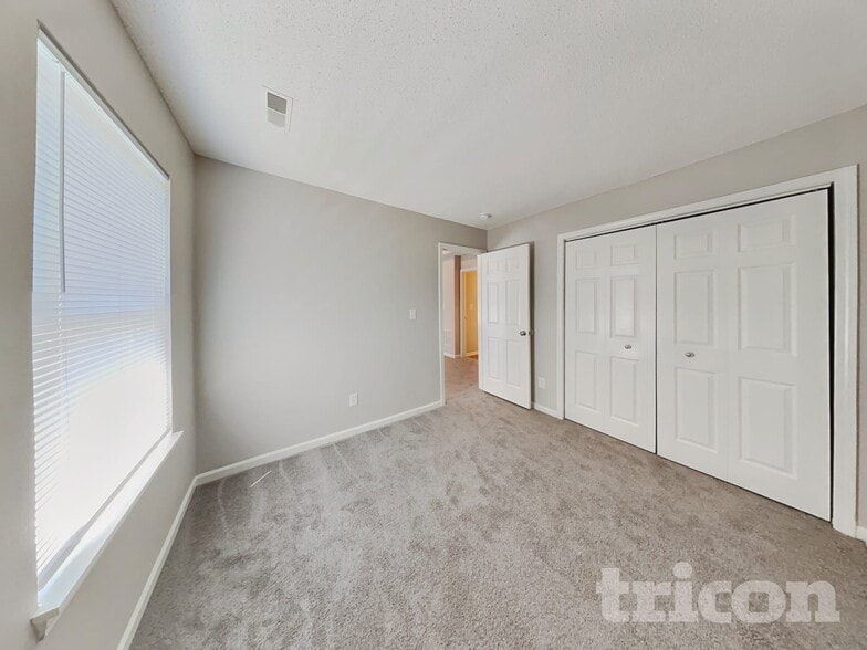 Building Photo - 9825 Rhodes Ln