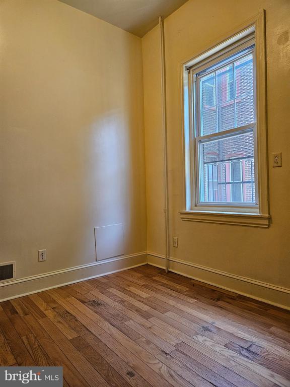 Building Photo - 426 S 42nd St