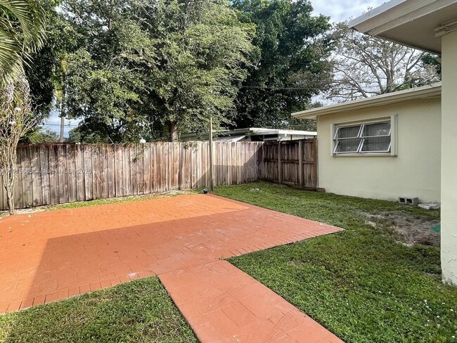 Building Photo - 5805 Moseley St