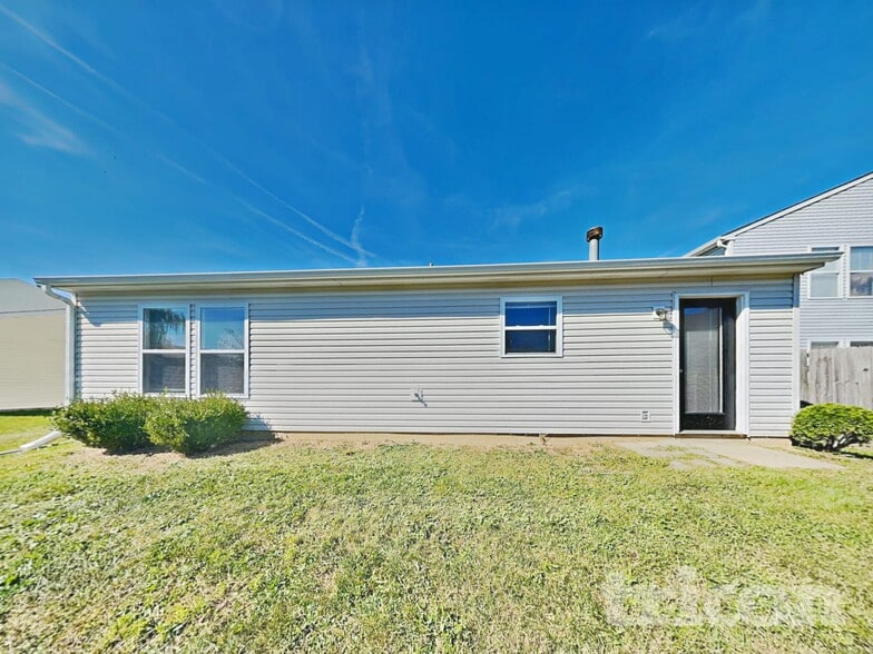 Building Photo - 10393 Fairmont Ln