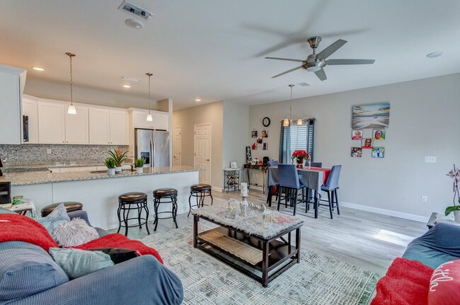 Building Photo - 9009 Banyan Beach Dr