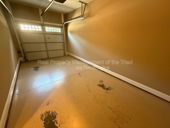 Building Photo - 103 Southlake Ct