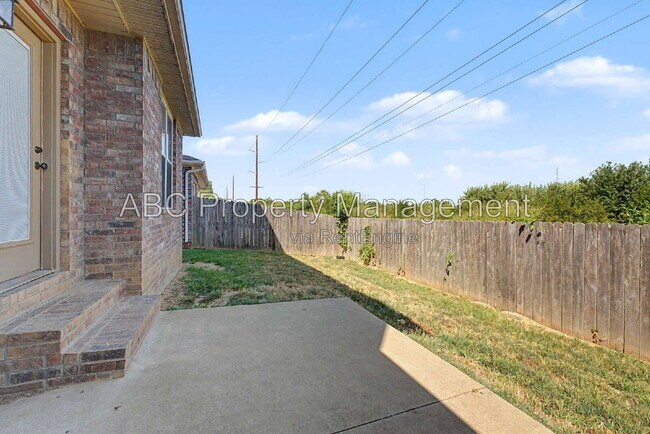 Building Photo - 3110 SW Riverstone Ave
