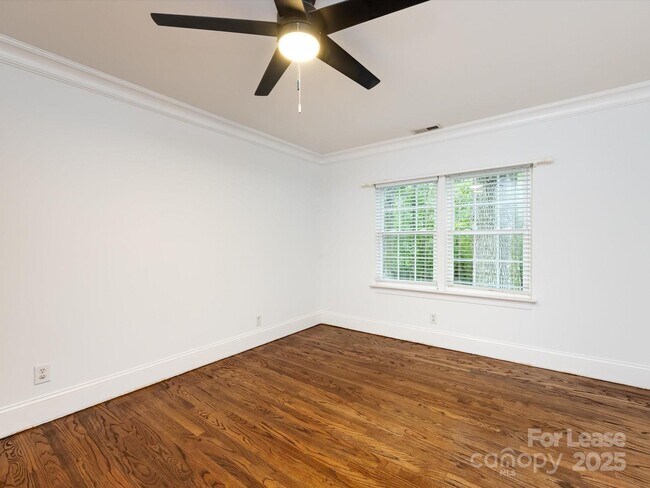 Building Photo - 3109 Forest Lawn Dr