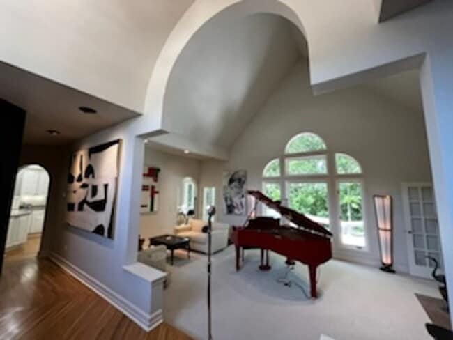 Building Photo - Stunning Custom Built Home with ALL Utilities Included!!