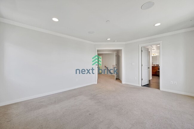 Building Photo - A spacious 4-bedroom+ 2 dens +Bonus Room a...