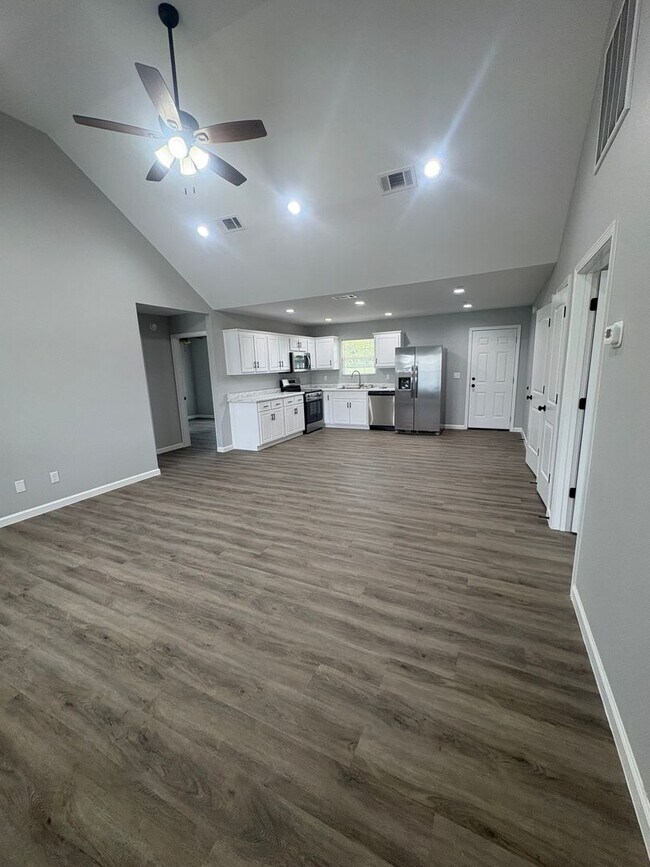 Building Photo - 3 Bed 2 Bath New Construction Home - Comin...