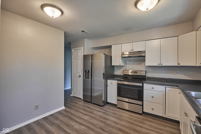 Building Photo - 922 Hoover Village Dr