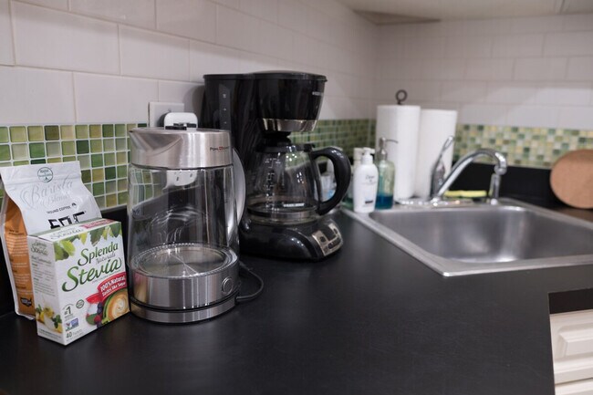 Building Photo - 305 E 104th St