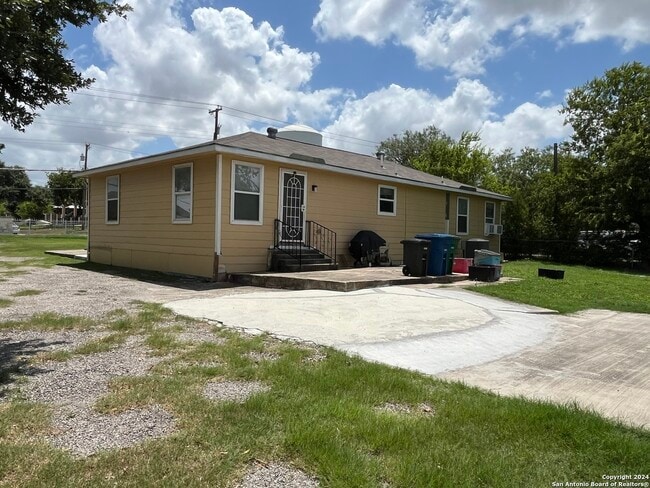 Building Photo - 1243 Gillette Blvd