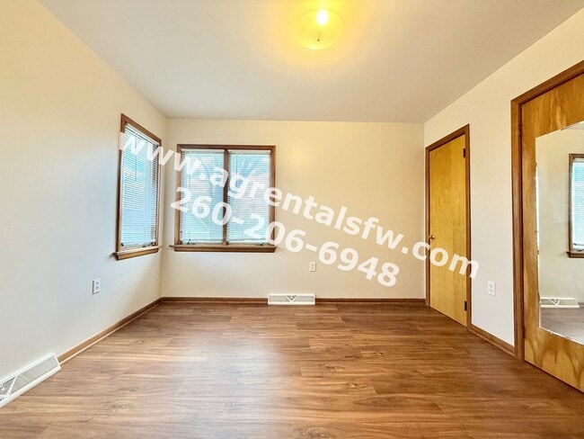 Building Photo - 3 Bedroom House