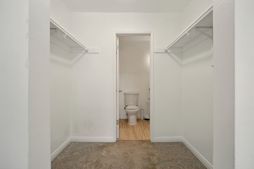 Building Photo - 4727 W 147th St