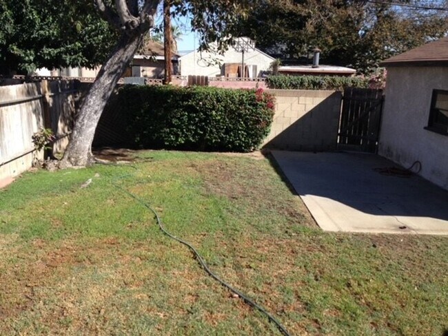 Building Photo - 2212