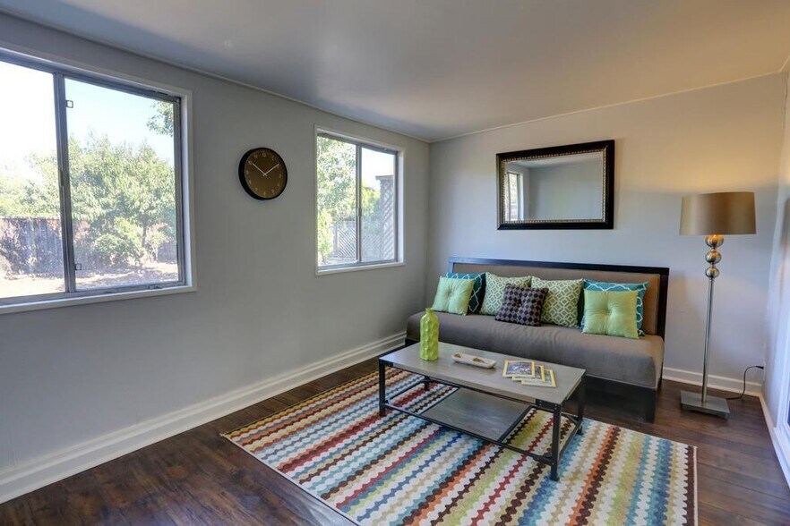 Sunroom/Office Space - 373 DAYTON AVE