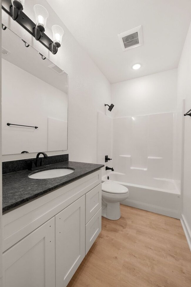 Building Photo - 8700 Cantera Dr