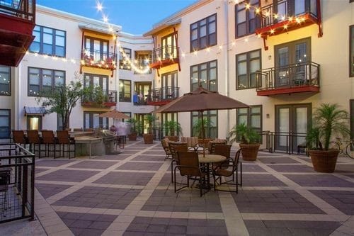 Building Photo - 1612 W 5th St