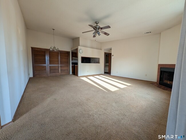 Building Photo - 17 Little Oak Ln