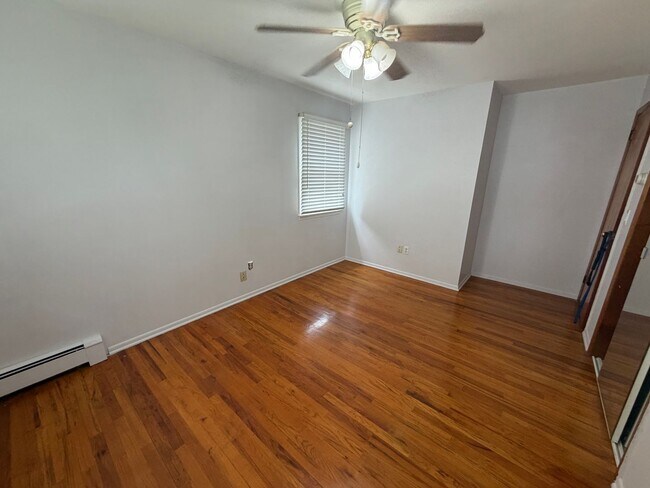 Building Photo - 536 Skylark Dr