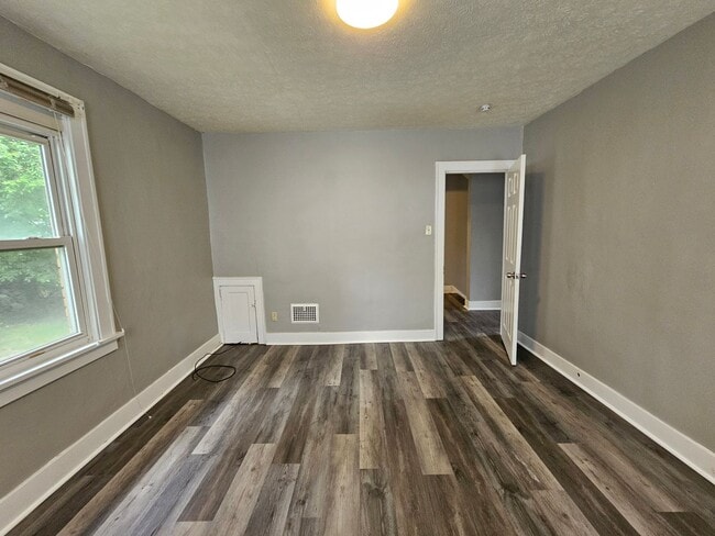 Building Photo - 3 bedroom Townhome for rent in Mt Washington!