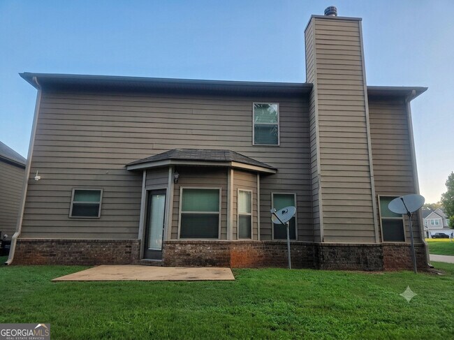 Building Photo - 165 Regency Pl