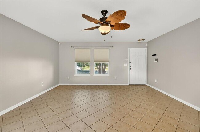 Building Photo - 2110 Encino Dr