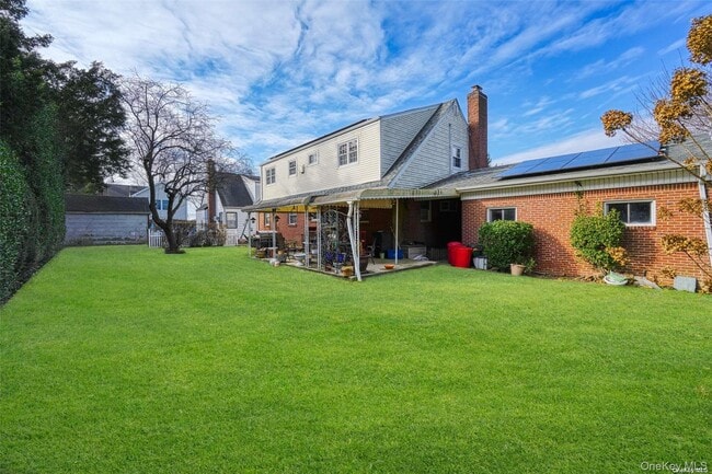 Building Photo - 57 Hemlock St