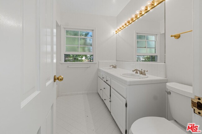 Building Photo - 4909 Morse Ave