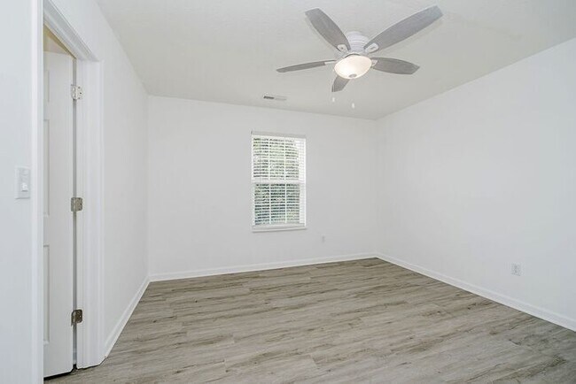 Building Photo - 6563 Enclave Blvd