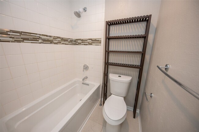 Building Photo - 1880 White Oak Dr