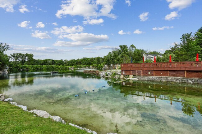 Building Photo - 41 Burlington Ct