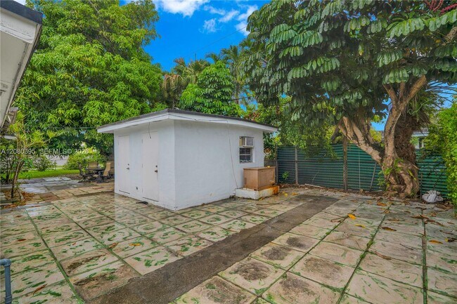 Building Photo - 9441 SW 27th Dr