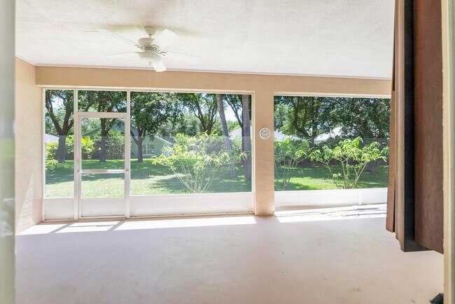 Building Photo - 24 Lakecliff Dr