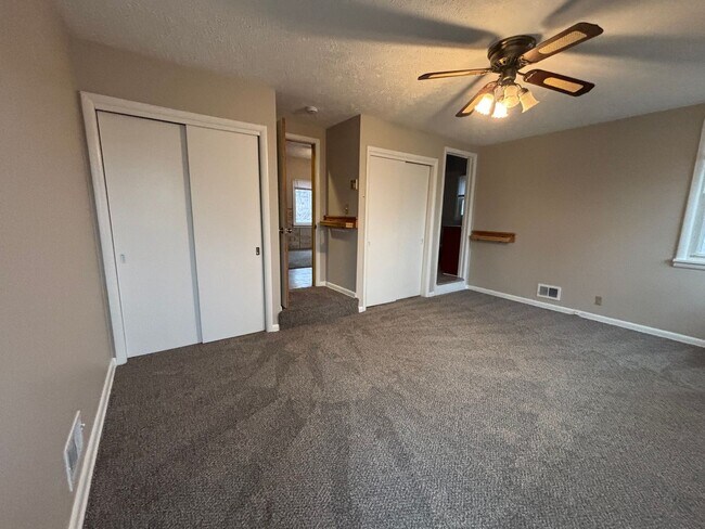 Building Photo - Charming Hilltop Home with Stunning City Views