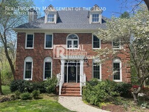 Building Photo - 6095 Glenacre Dr