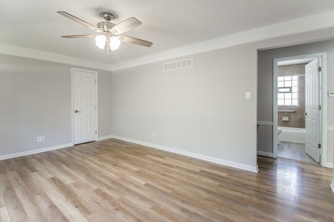 Building Photo - 2242 Zumbehl Rd