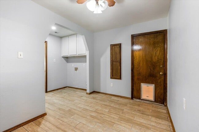 Building Photo - 2508 NE Turtle Creek Dr