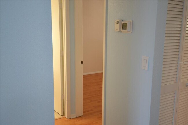 Building Photo - 209 Woodlake Wynde