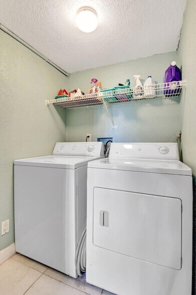 Building Photo - 5715 Fairway Park Dr