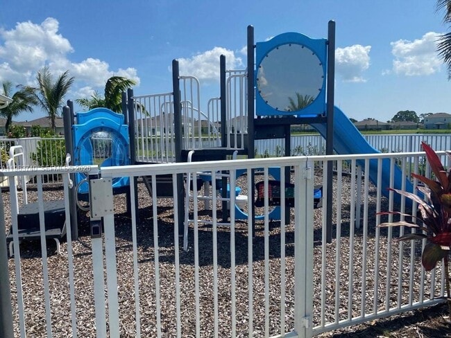 Building Photo - 323 Raspberry Rd