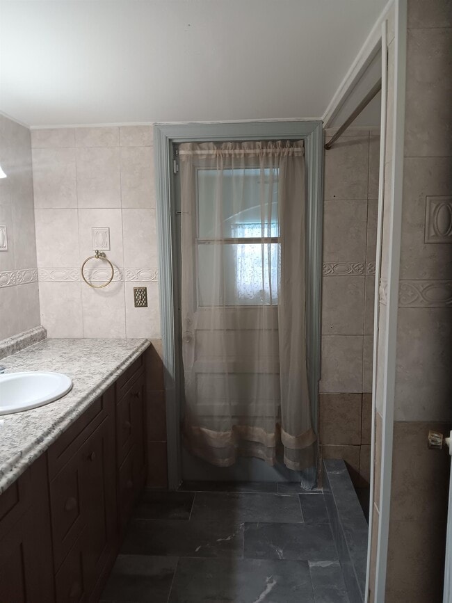 Building Photo - 2321 Irlo Dr