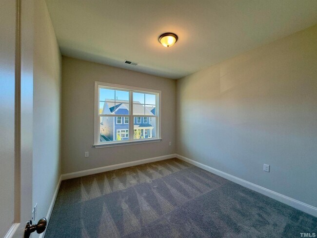 Building Photo - 321 Natsam Wds Wy