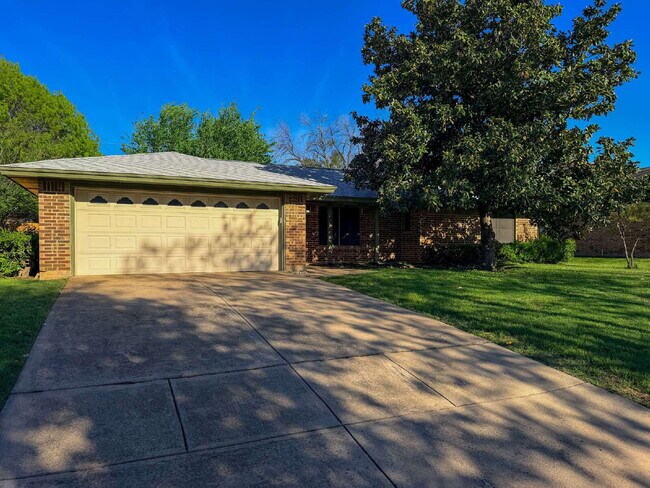 Building Photo - Charming 3-Bedroom Haven with Cozy Fireplace in North Richland Hills!