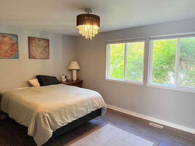 Building Photo - ? Charming 3BR/2.5BA Home in Kirkland, WA ?