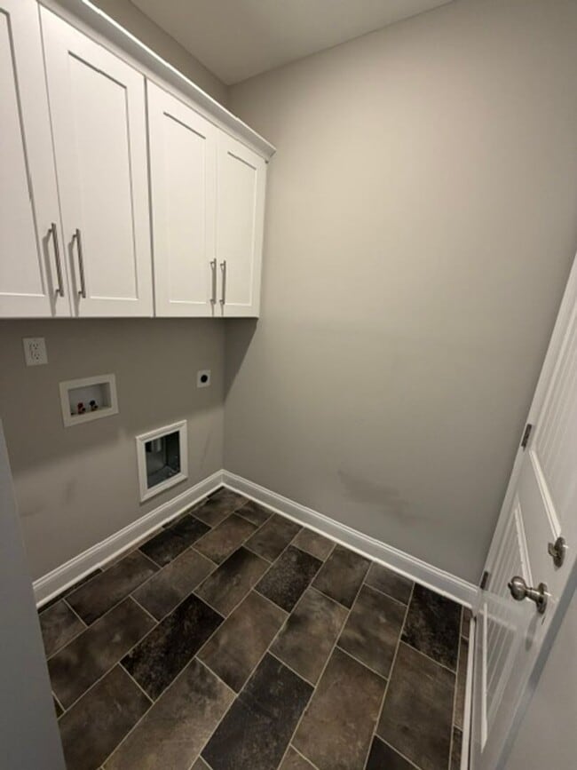 Building Photo - 311 Oak Pointe Cir E
