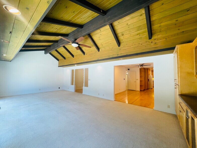 Building Photo - 1150 Stafford Dr
