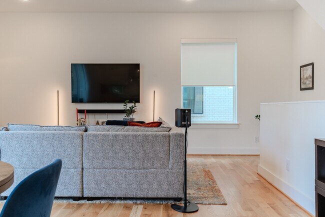 Building Photo - 3 Bed 3 Bath Townhome - Gated Community & Downtown Views! Lower Greenville area