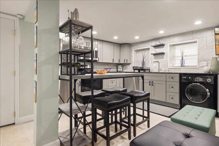 Building Photo - 27 S Oakland Ave