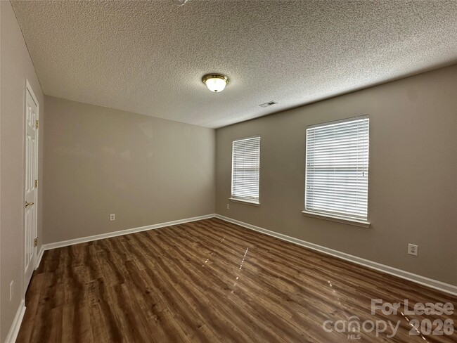 Building Photo - 5650 Berry Ridge Dr